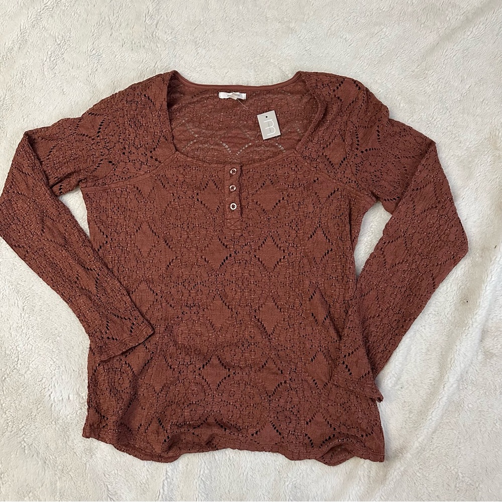 Maurices woman’s size L long sleeve top (material is see through) new with tags